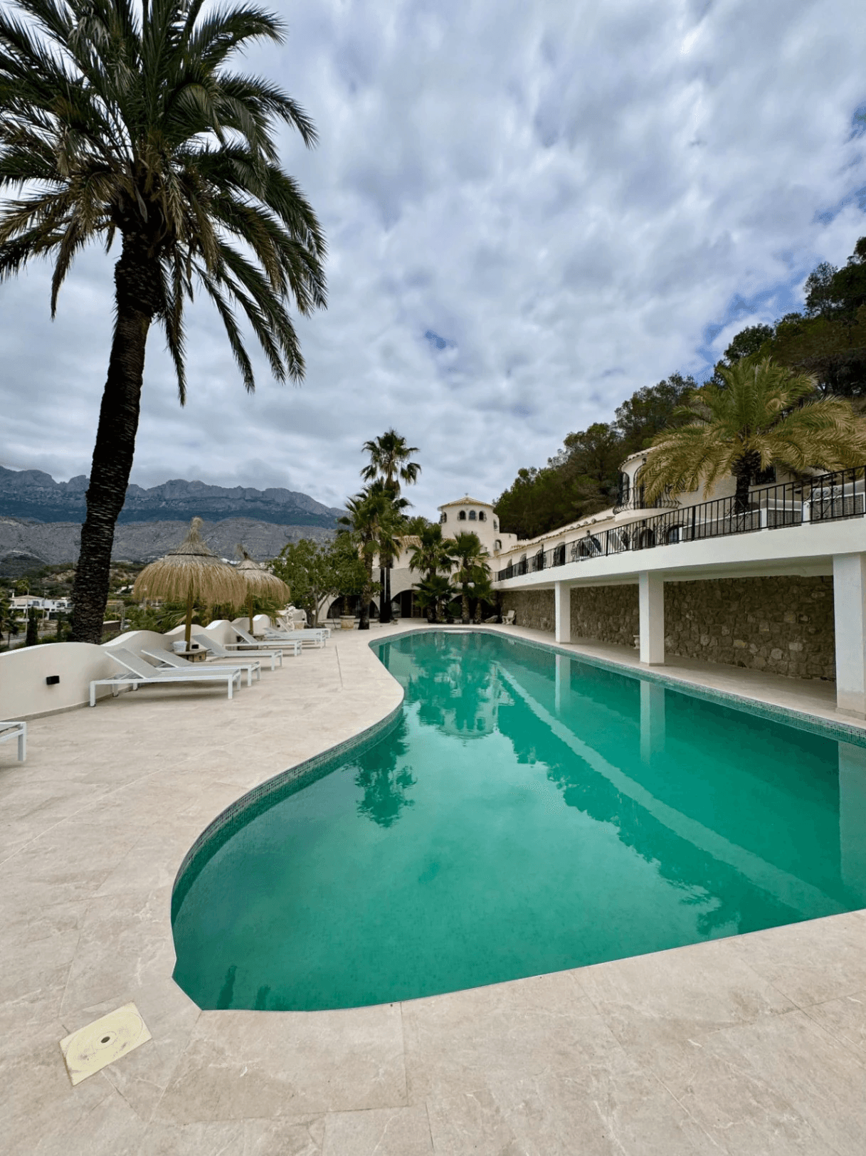 Villa Ibicenca de 11 Dormitorios en Altea la Vella
