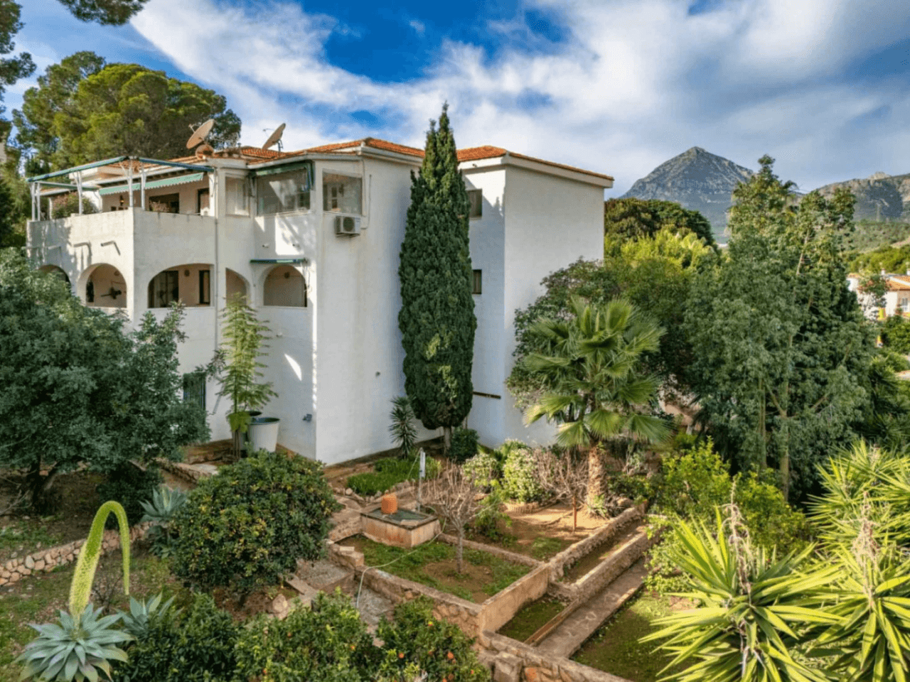 Villa con 6 Dormitorios en Colonia Escandinavia, Alfaz del Pi