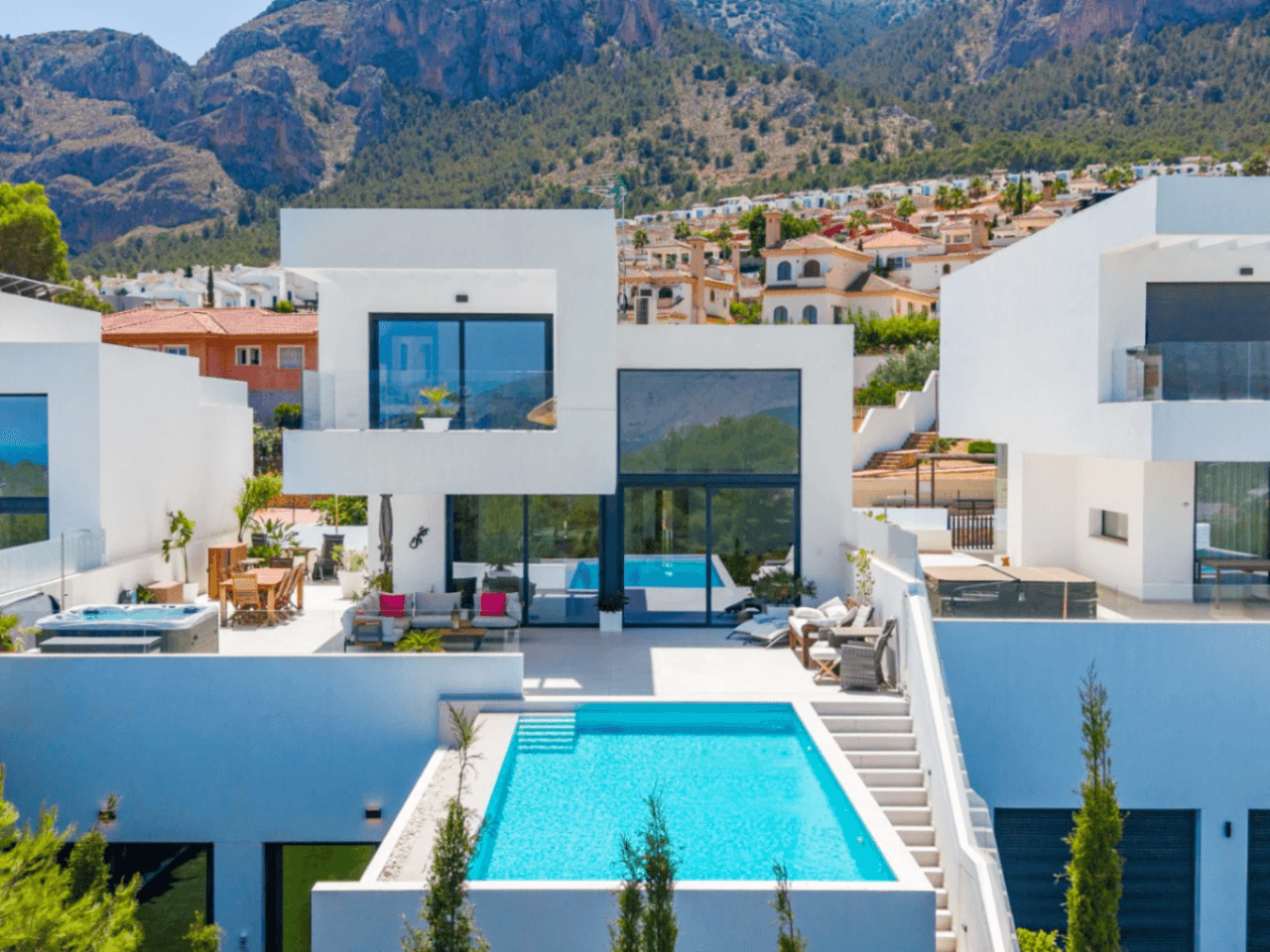 Villa en Venta Polop: 3 dormitorios y piscina privada