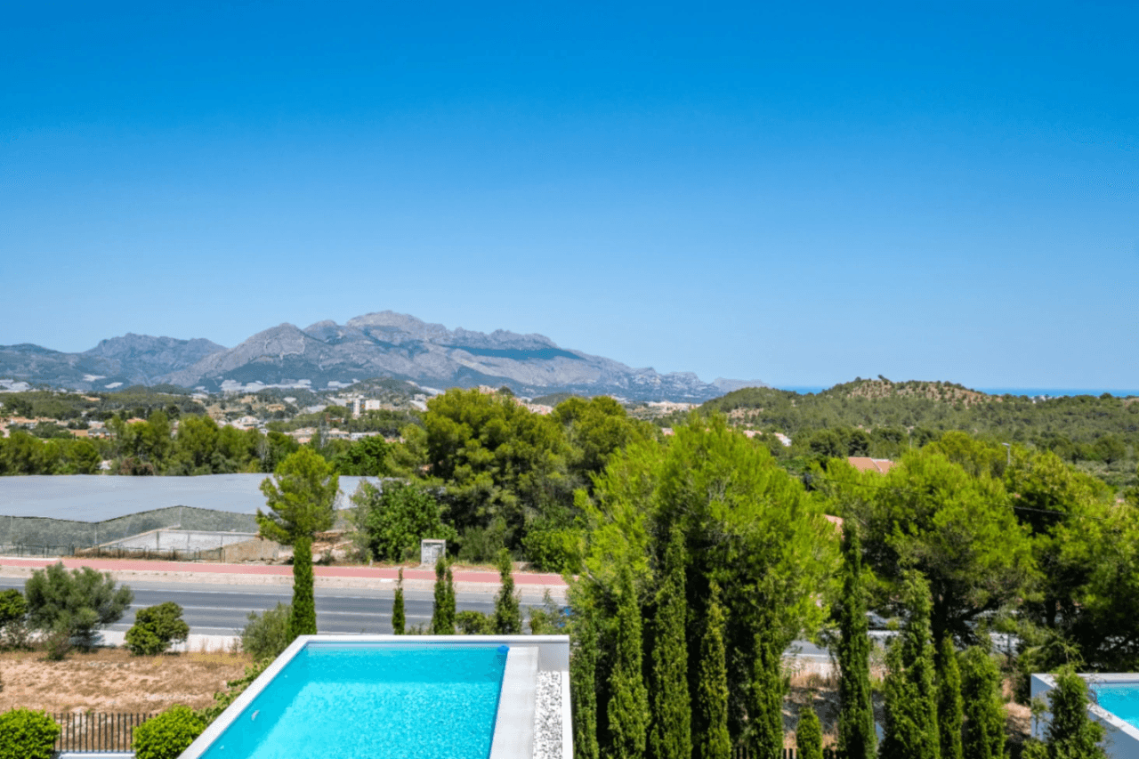 Villa en Venta Polop: 3 dormitorios y piscina privada