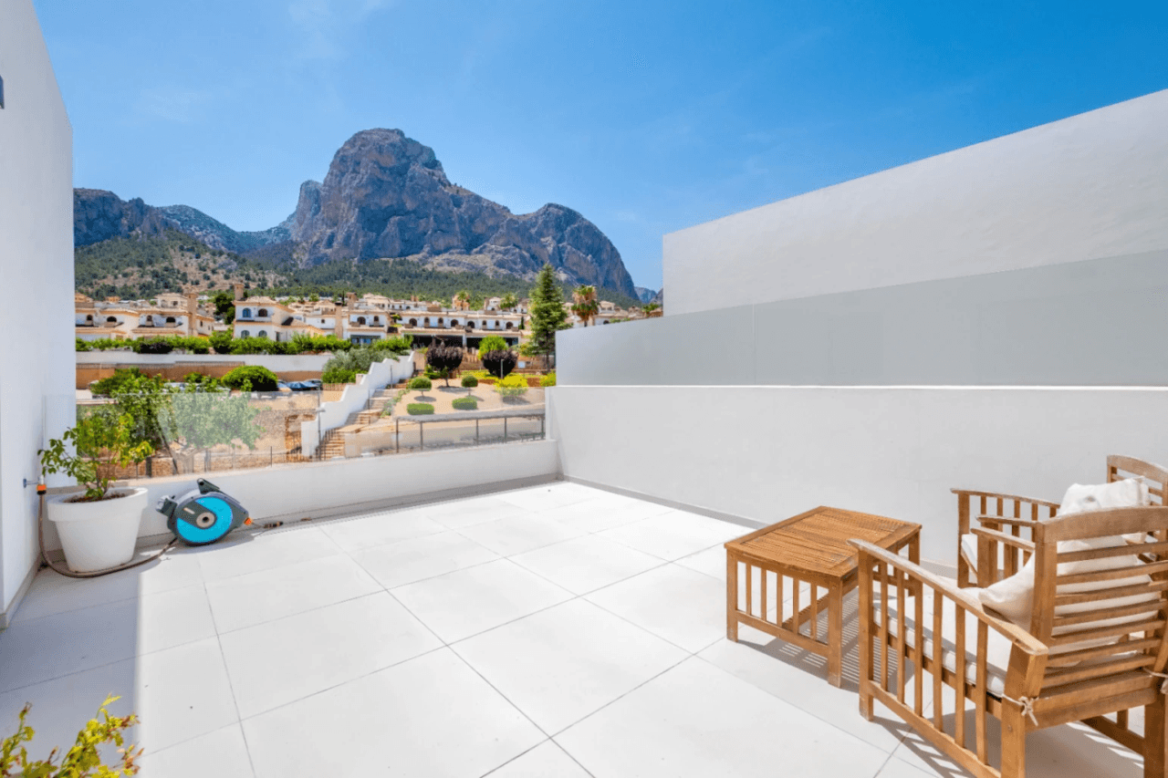 Villa en Venta Polop: 3 dormitorios y piscina privada