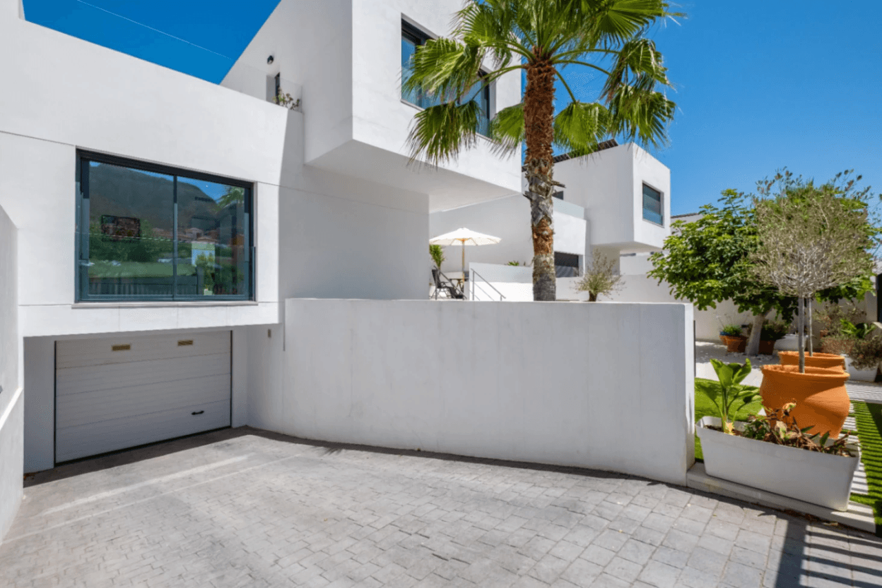 Villa en Venta Polop: 3 dormitorios y piscina privada
