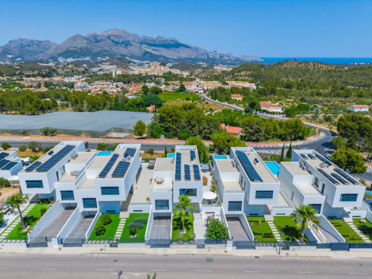 Villa en Venta Polop: 3 dormitorios y piscina privada