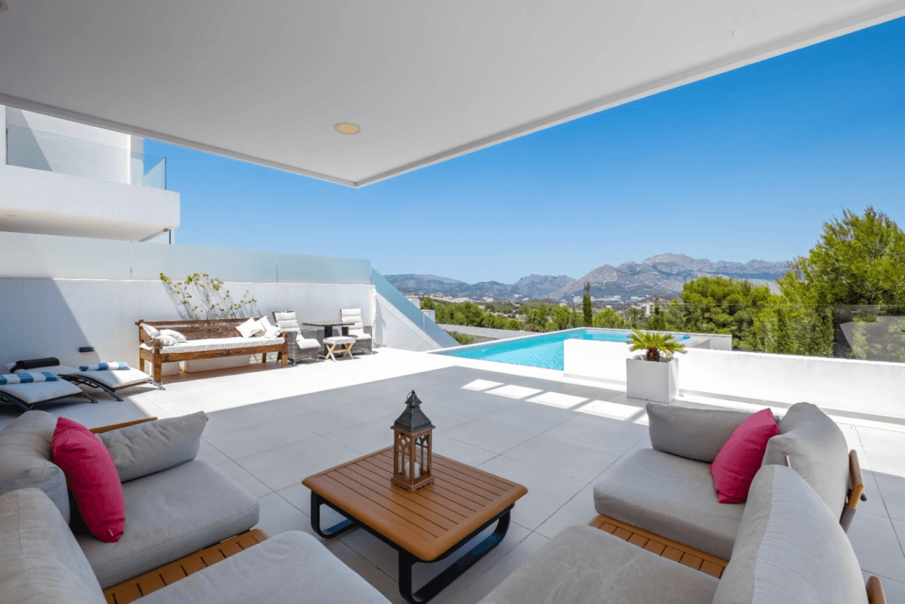 Villa en Venta Polop: 3 dormitorios y piscina privada