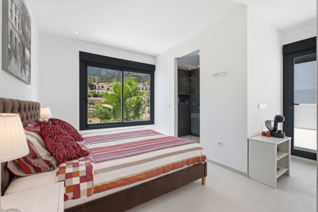 Villa en Venta Polop: 3 dormitorios y piscina privada