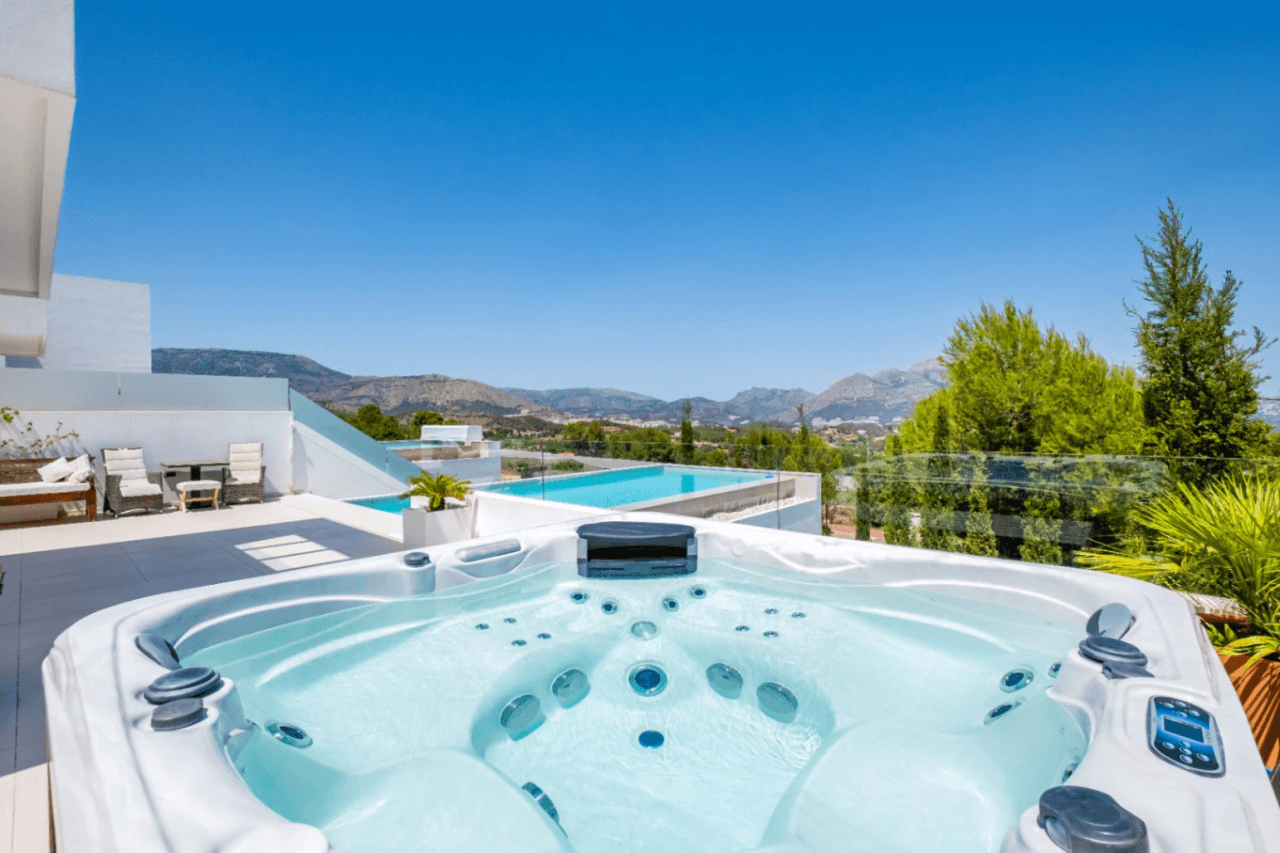 Villa en Venta Polop: 3 dormitorios y piscina privada