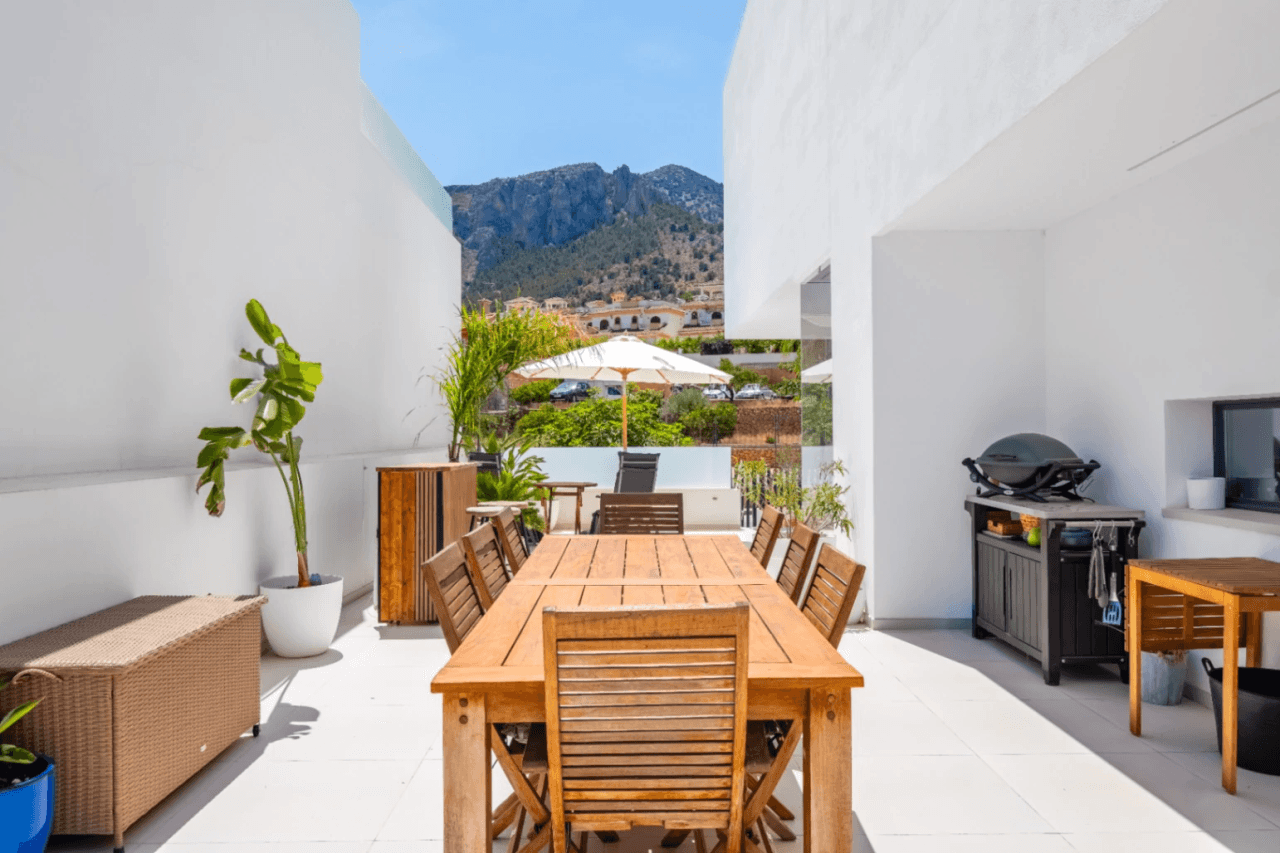 Villa en Venta Polop: 3 dormitorios y piscina privada