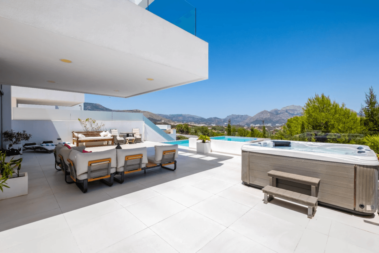 Villa en Venta Polop: 3 dormitorios y piscina privada