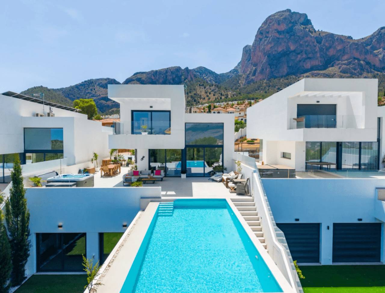 Villa en Venta Polop: 3 dormitorios y piscina privada